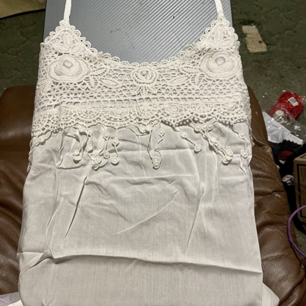 SPAGHETTI STRAP TOP WITH FLORAL DESIGN